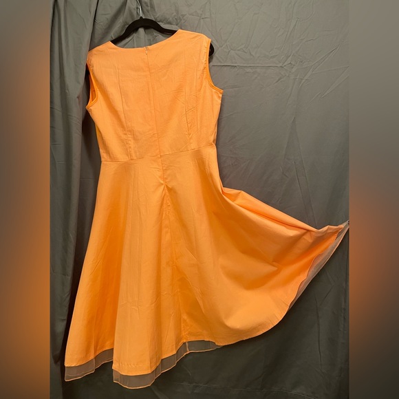Dress size XL - Picture 2 of 3